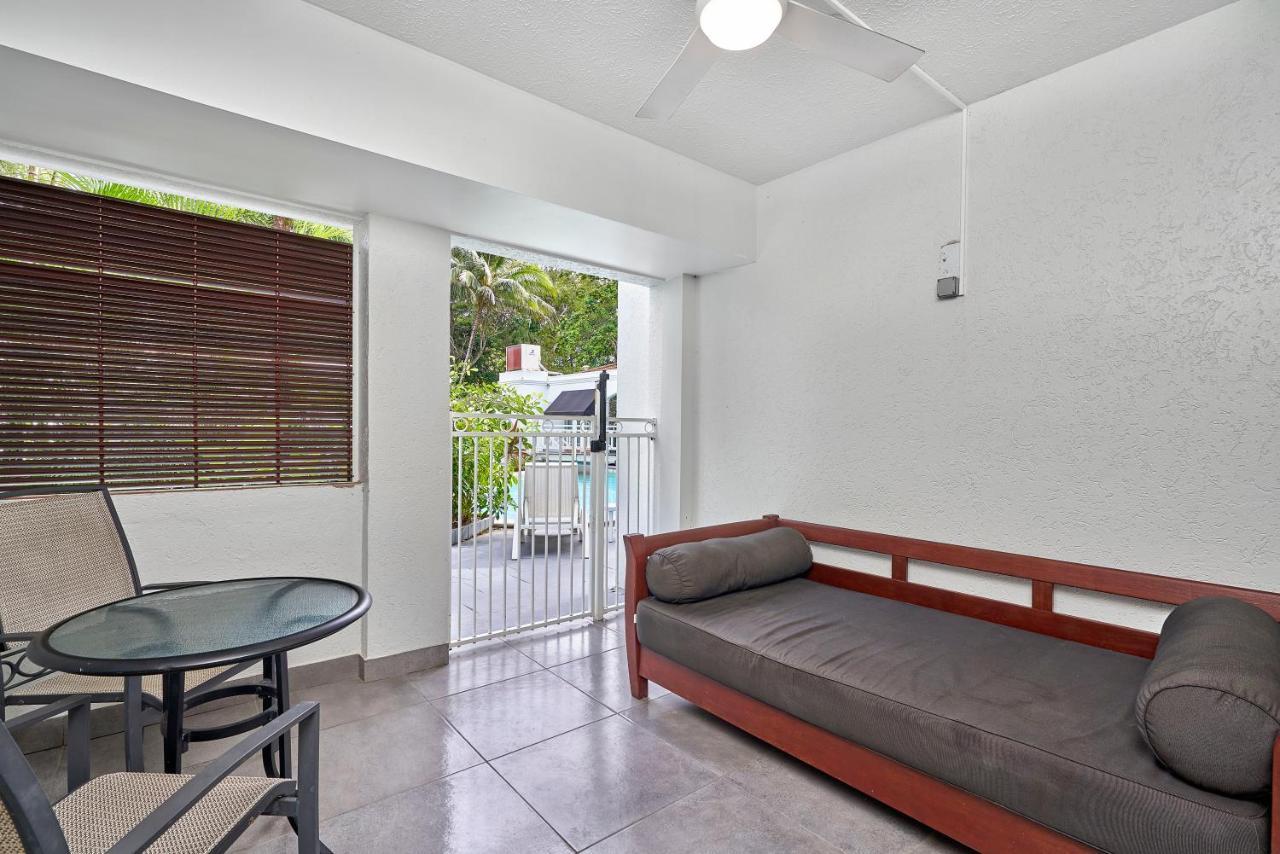 Alassio Apartments With Direct Pool Access Παλμ Κόουβ Δωμάτιο φωτογραφία