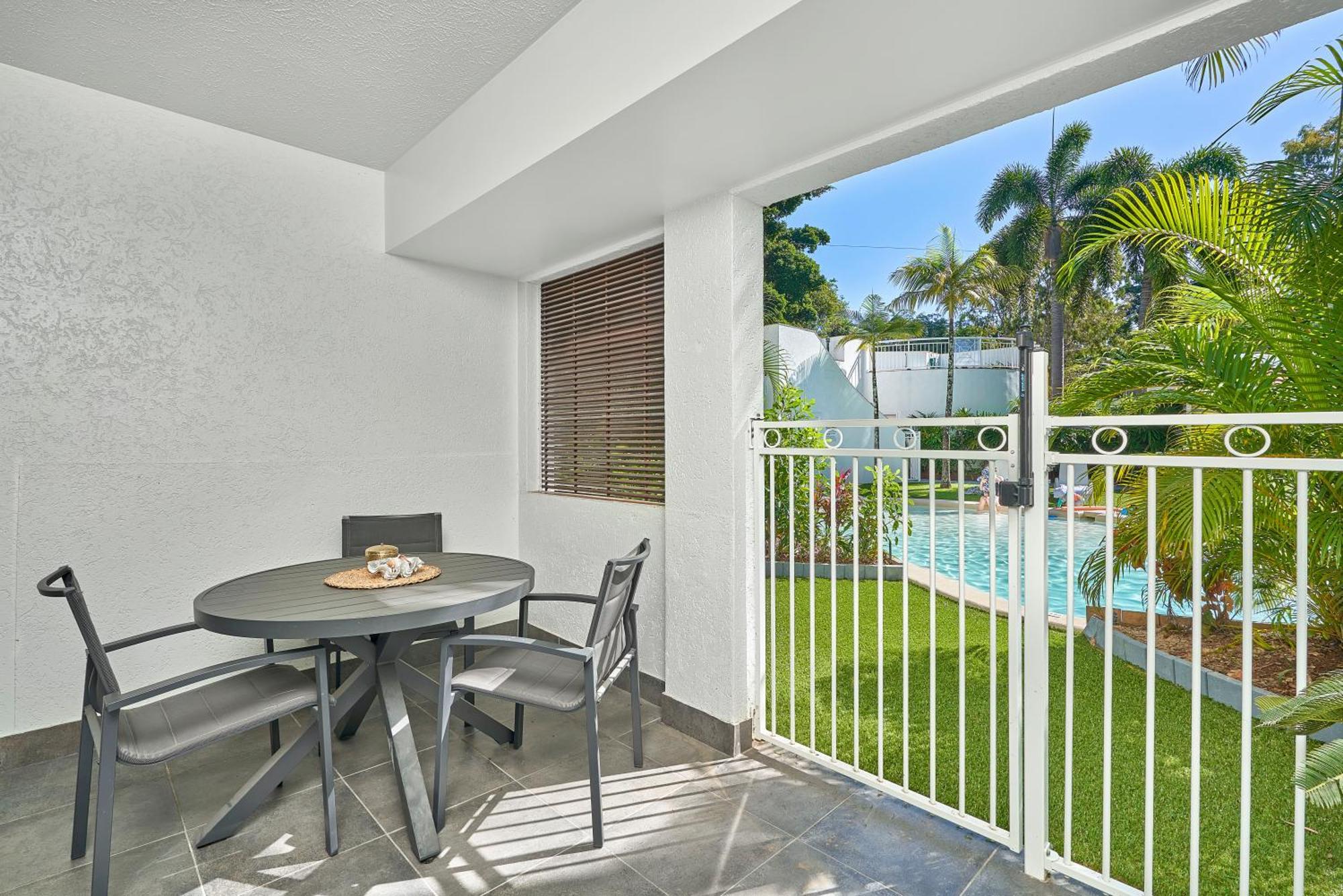 Alassio Apartments With Direct Pool Access Παλμ Κόουβ Δωμάτιο φωτογραφία