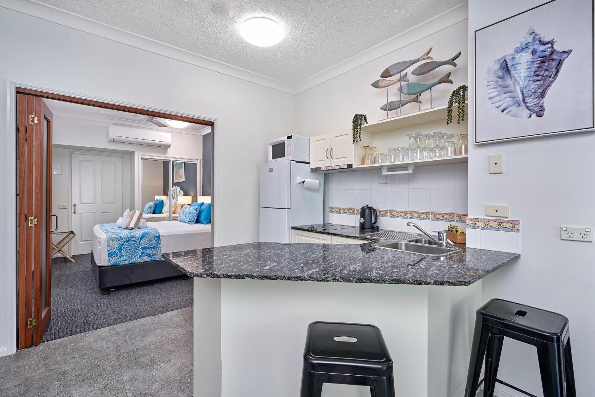Alassio Apartments With Direct Pool Access Παλμ Κόουβ Δωμάτιο φωτογραφία