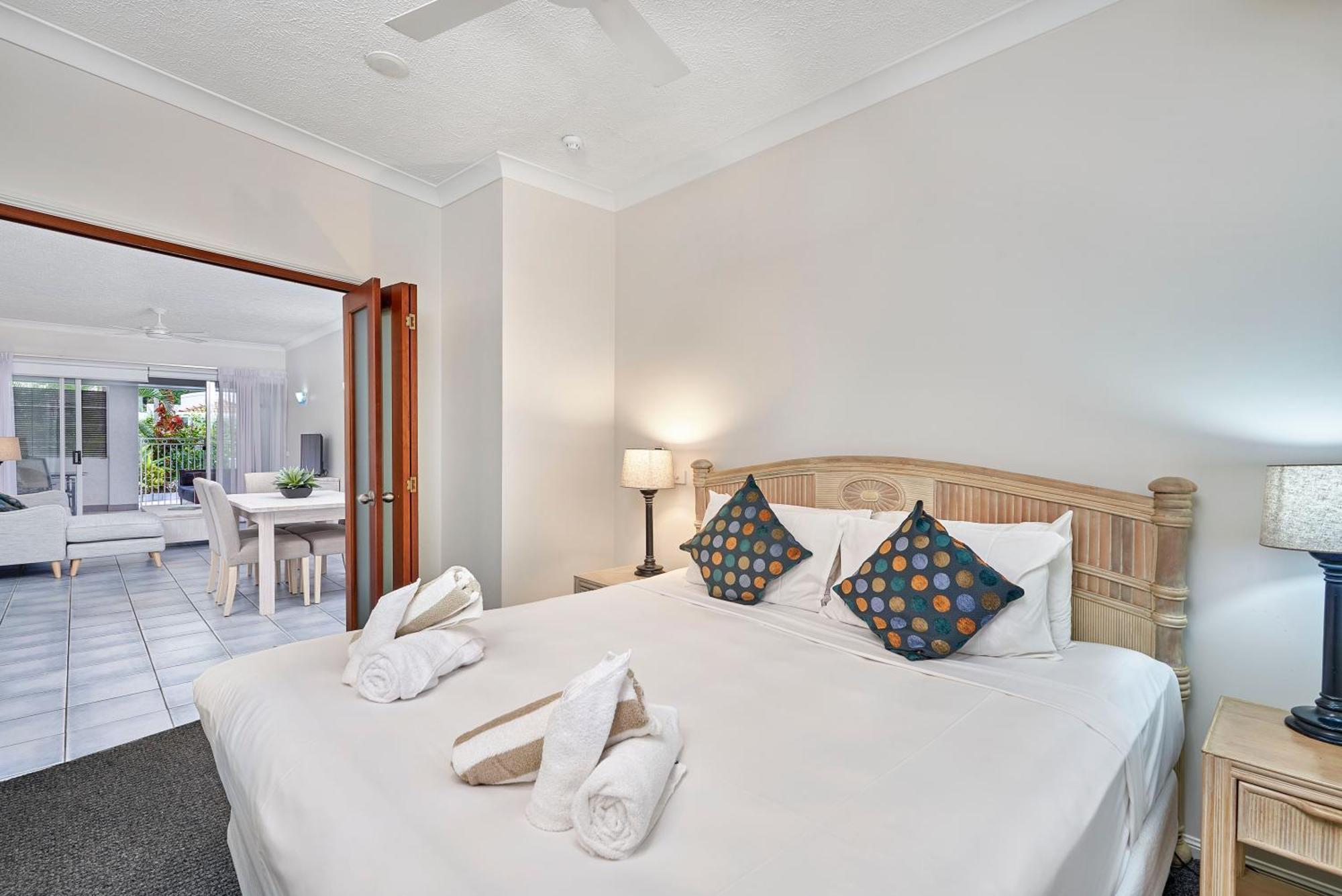 Alassio Apartments With Direct Pool Access Παλμ Κόουβ Δωμάτιο φωτογραφία