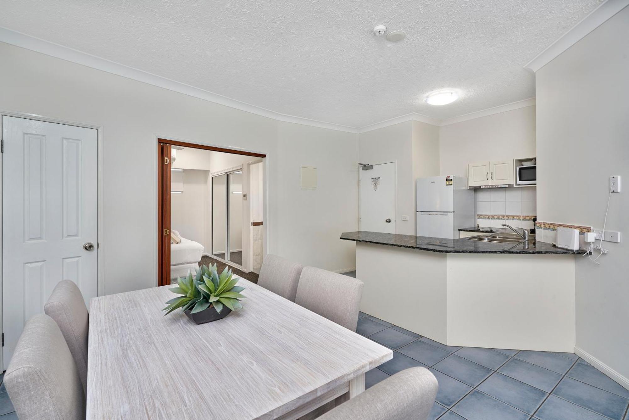 Alassio Apartments With Direct Pool Access Παλμ Κόουβ Δωμάτιο φωτογραφία